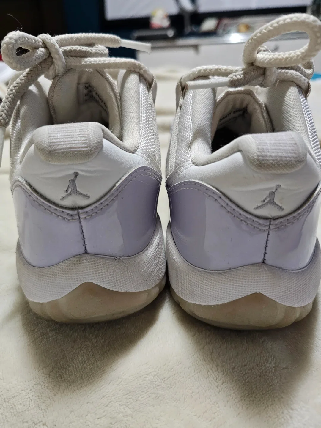 Air Jordan 11 Retro Low Pure Violet image indicator(3)