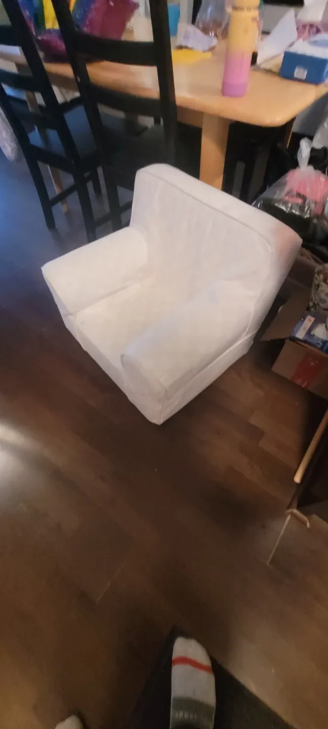 Kid's couch- White polkadot on Pink