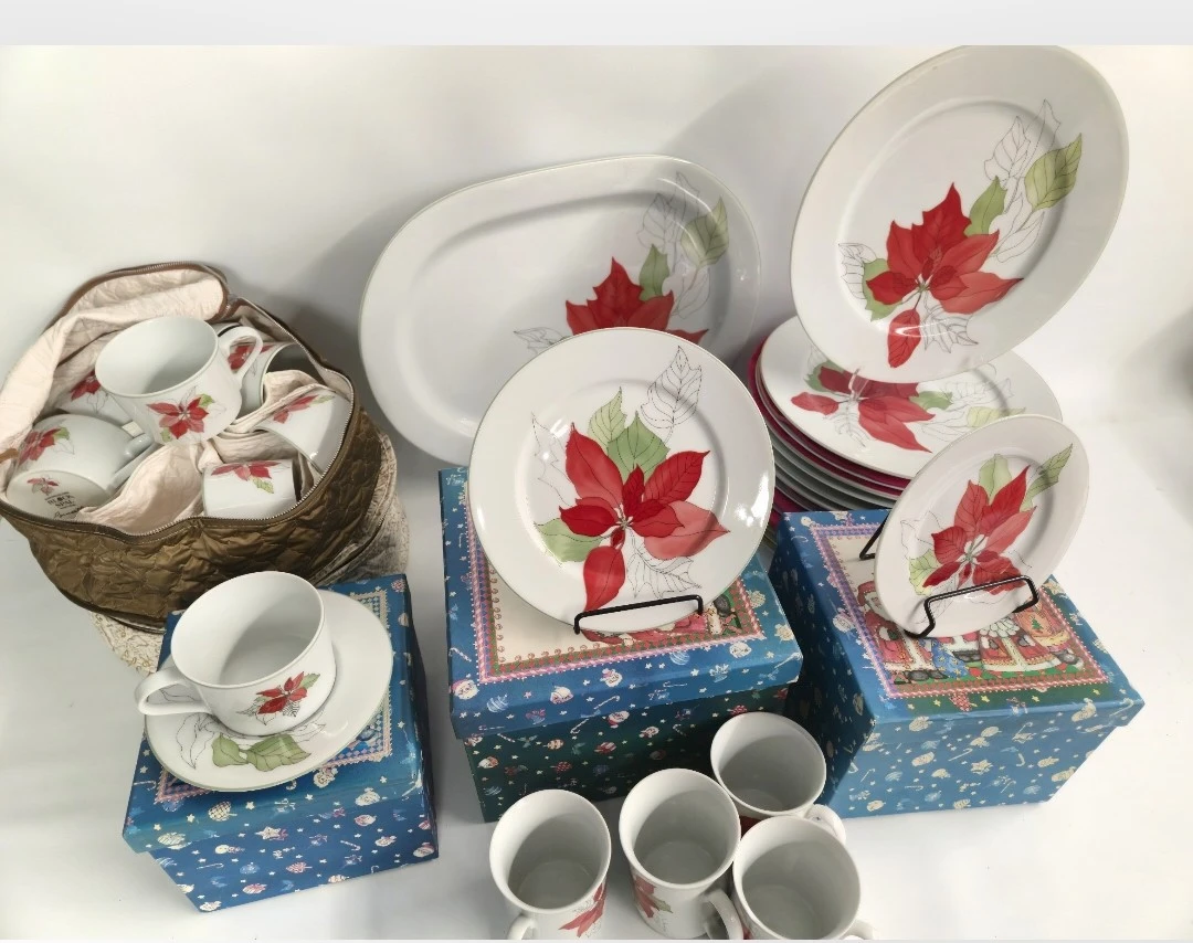 Christmas Poinsettia Dinnerware Set - photo 2