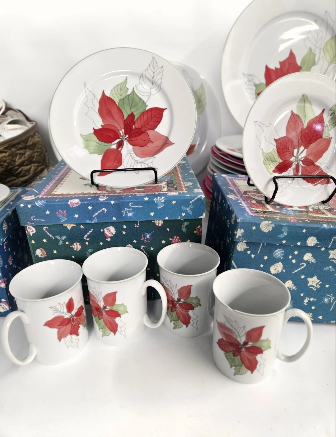 Christmas Poinsettia Dinnerware Set - photo 3