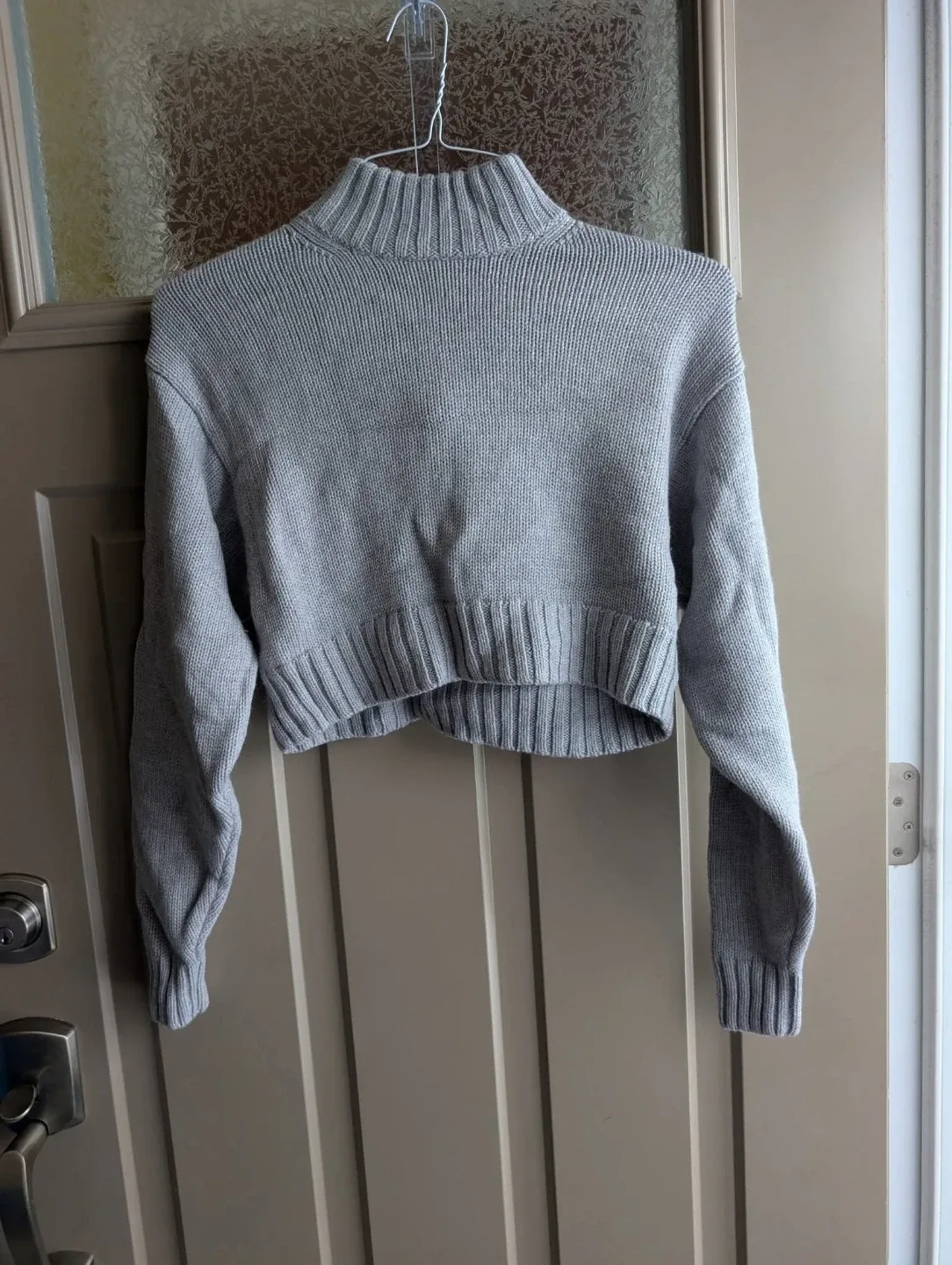 BNWOT Womens sz xxs Wilfred Free crop sweater image indicator(2)