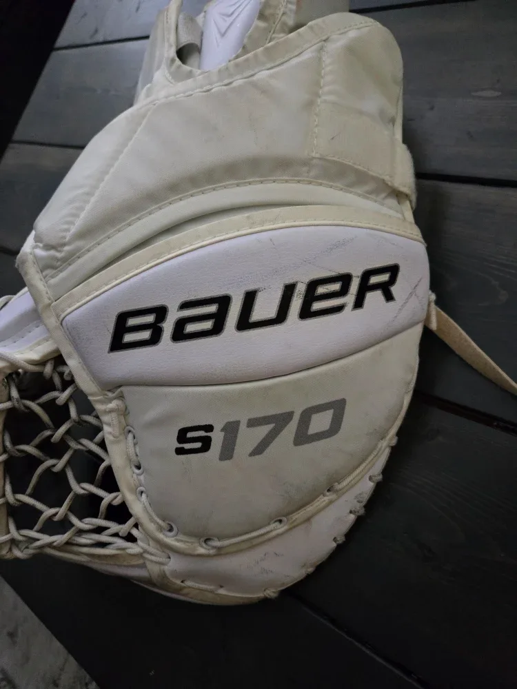 Bauer S170 Supreme Goalie Glove image indicator(2)