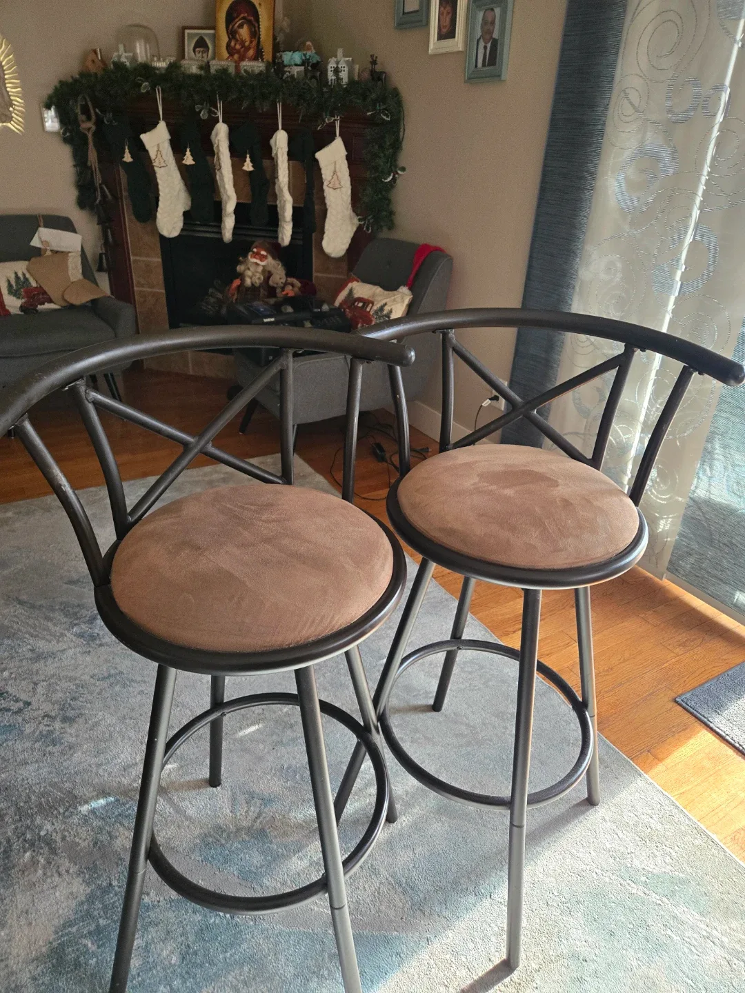 Set of 2 Bar Stools image indicator(2)