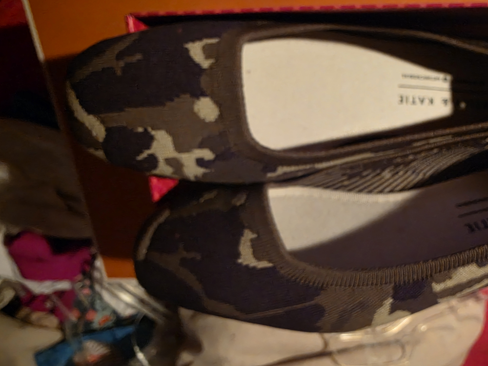 Kelly & Katie Sabina Camo Flats - Size 8.5 - photo 2