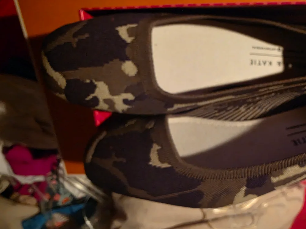 Kelly & Katie Sabina Camo Flats - Size 8.5 image indicator(2)