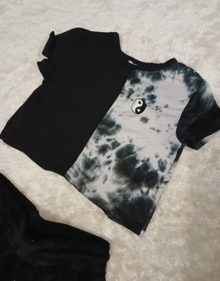 Girls' Outfit: Yin Yang Shirt & Velour Pants image indicator(7)