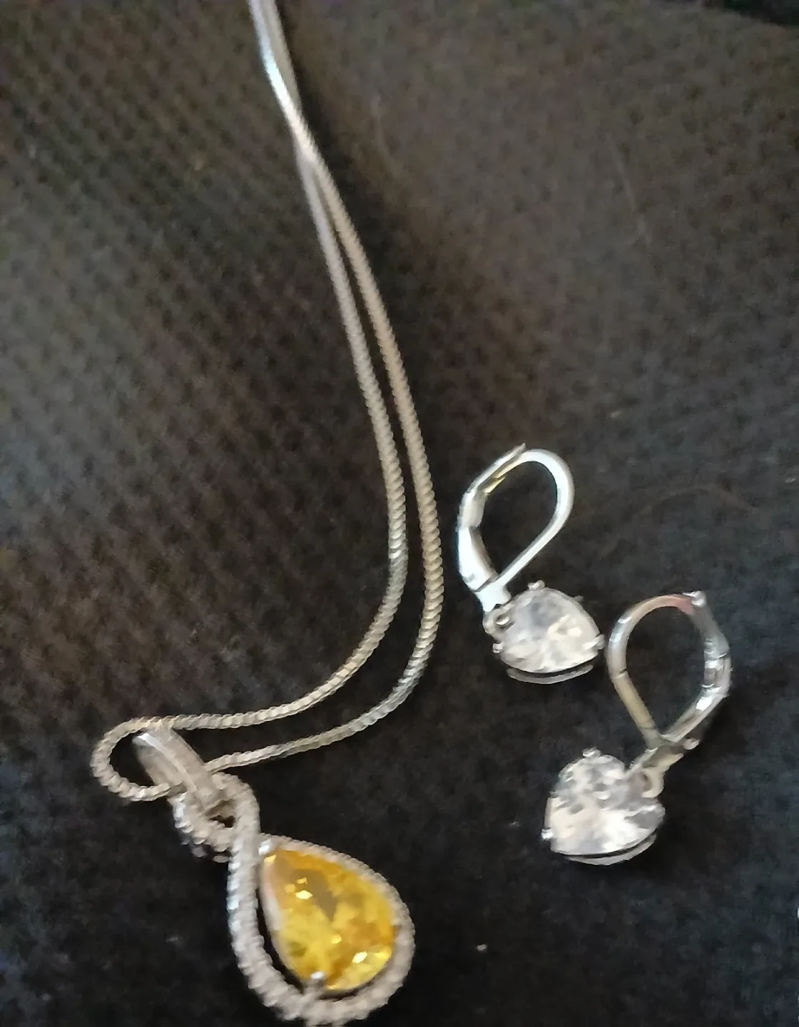 Necklaces and Earrings Set image indicator(3)