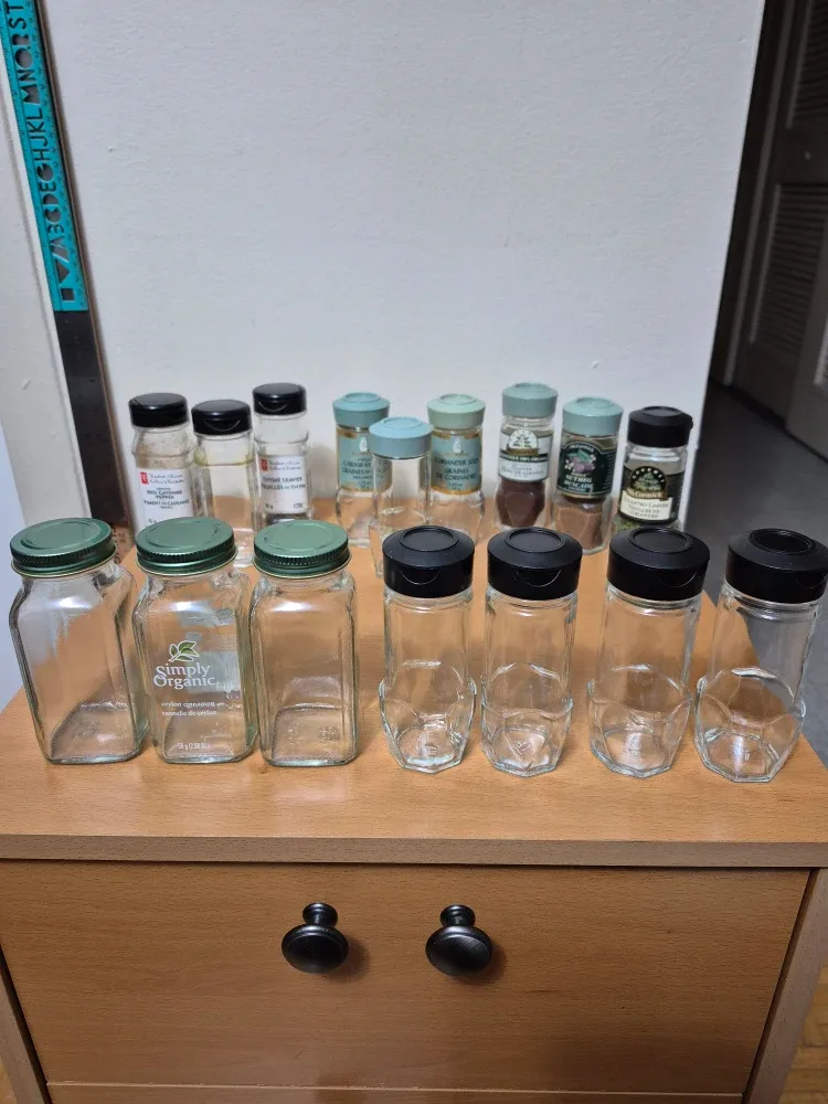 16 Spice Jars (Simply Organic, McCormick, PC) image indicator(7)