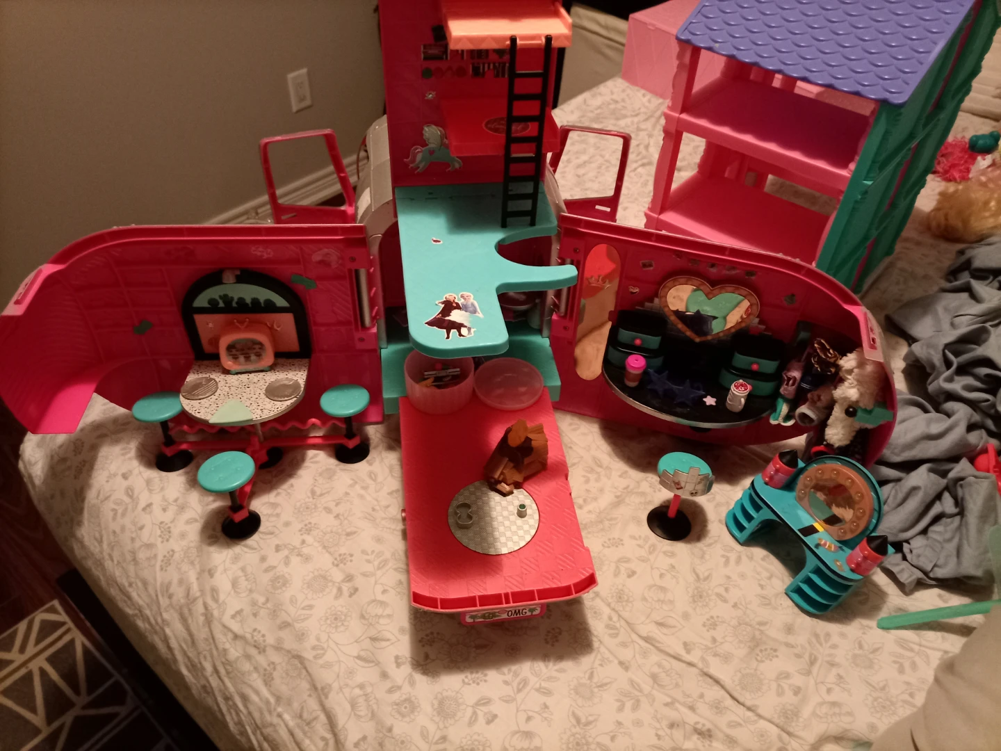 LOL Surprise Glamper & Dollhouse - photo 5