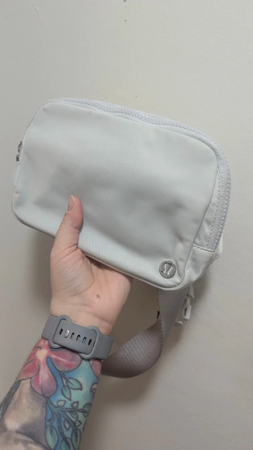 Lululemon Everywhere Belt Bag Light Grey