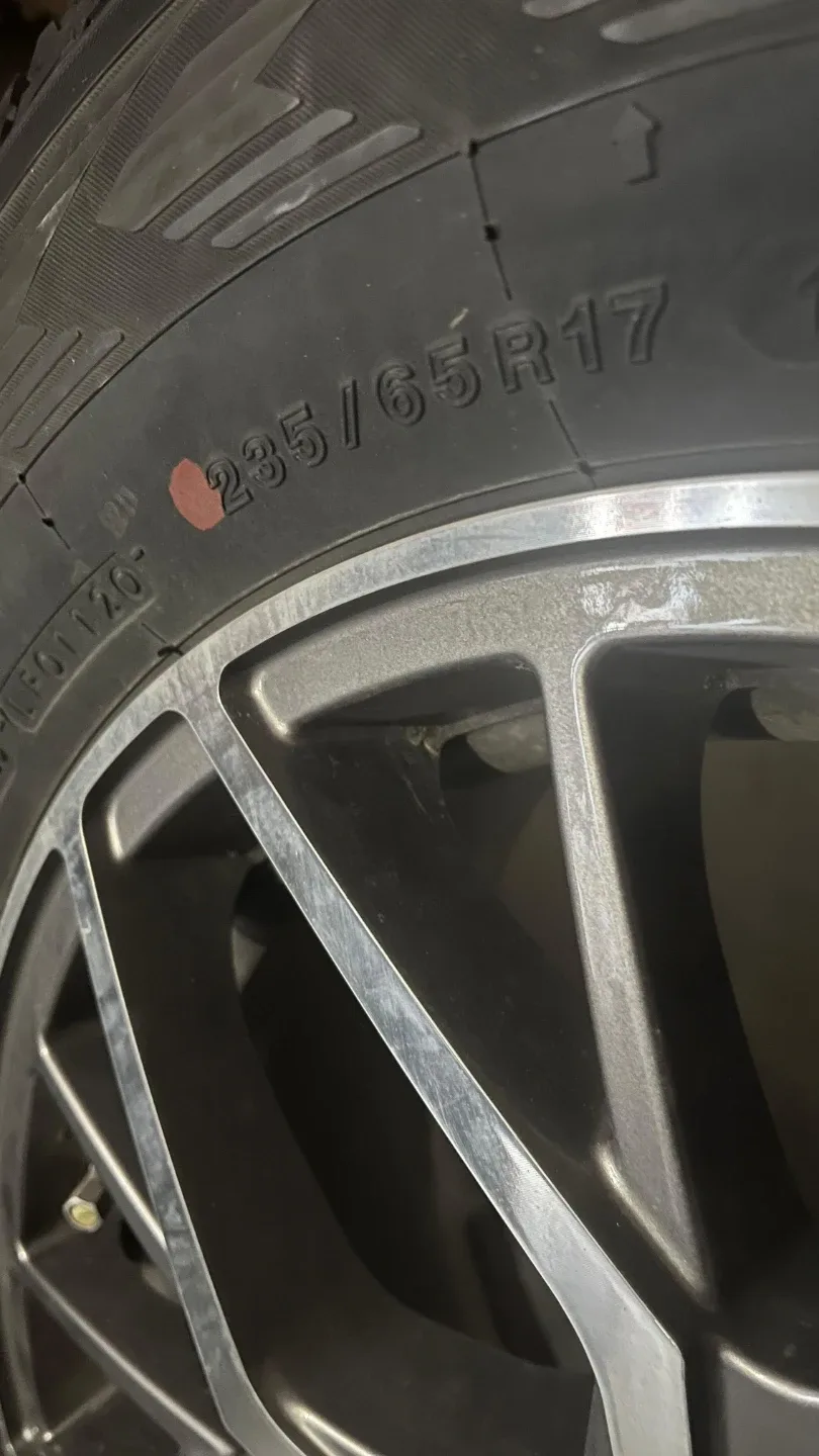 Yokohama IceGuard G075 235/65R17 Winter Tire