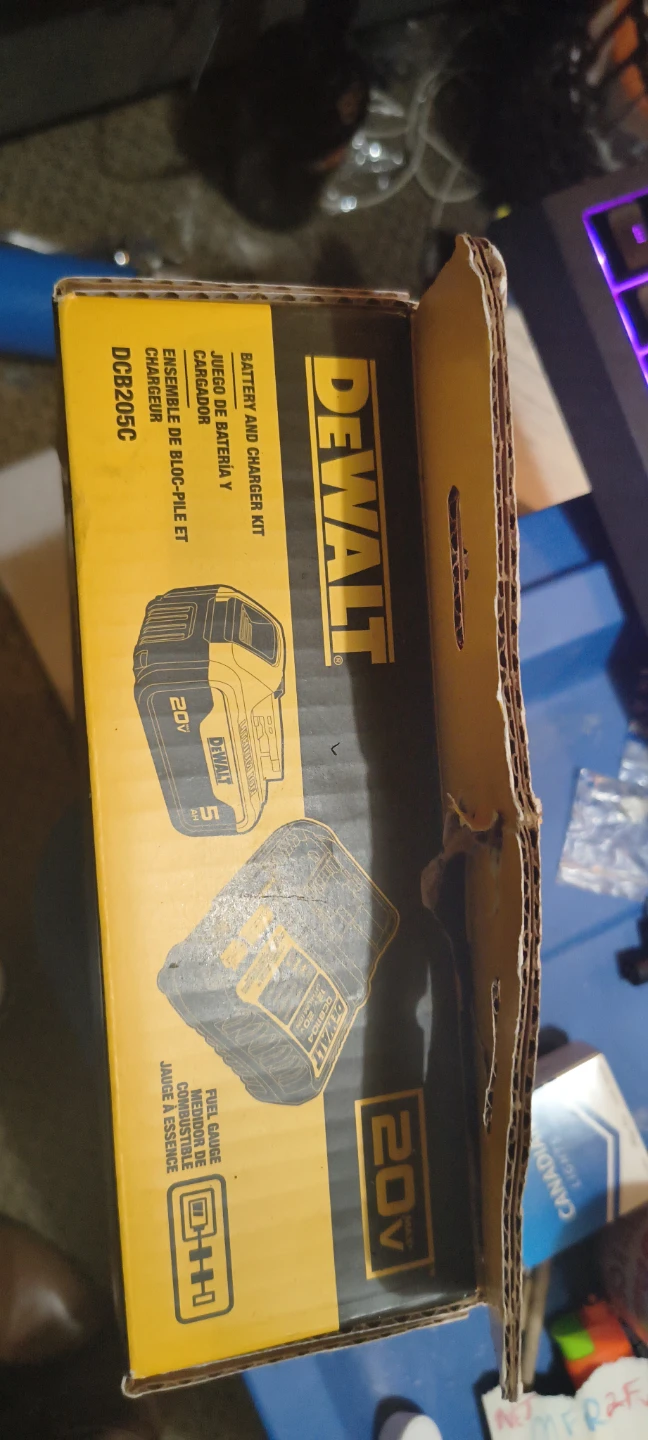 DeWalt DCB205C 20V Battery and Charger Kit - NEW