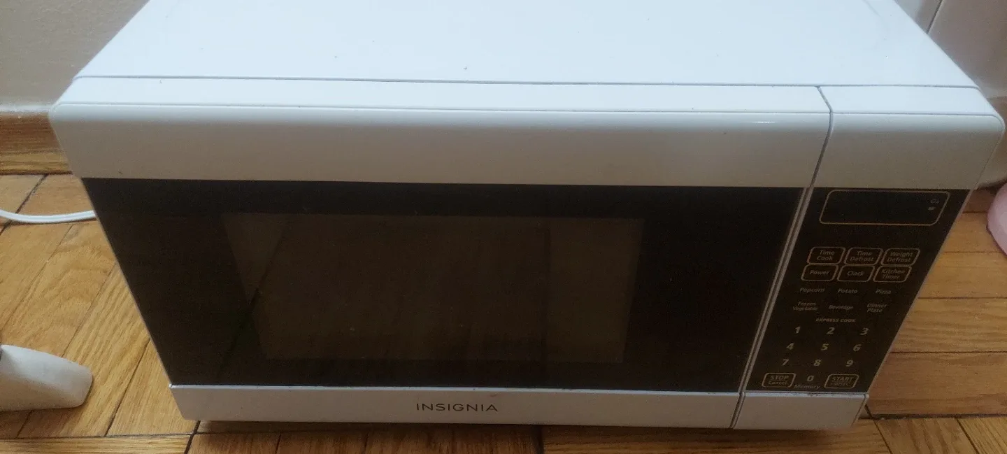 Insignia Microwave Oven