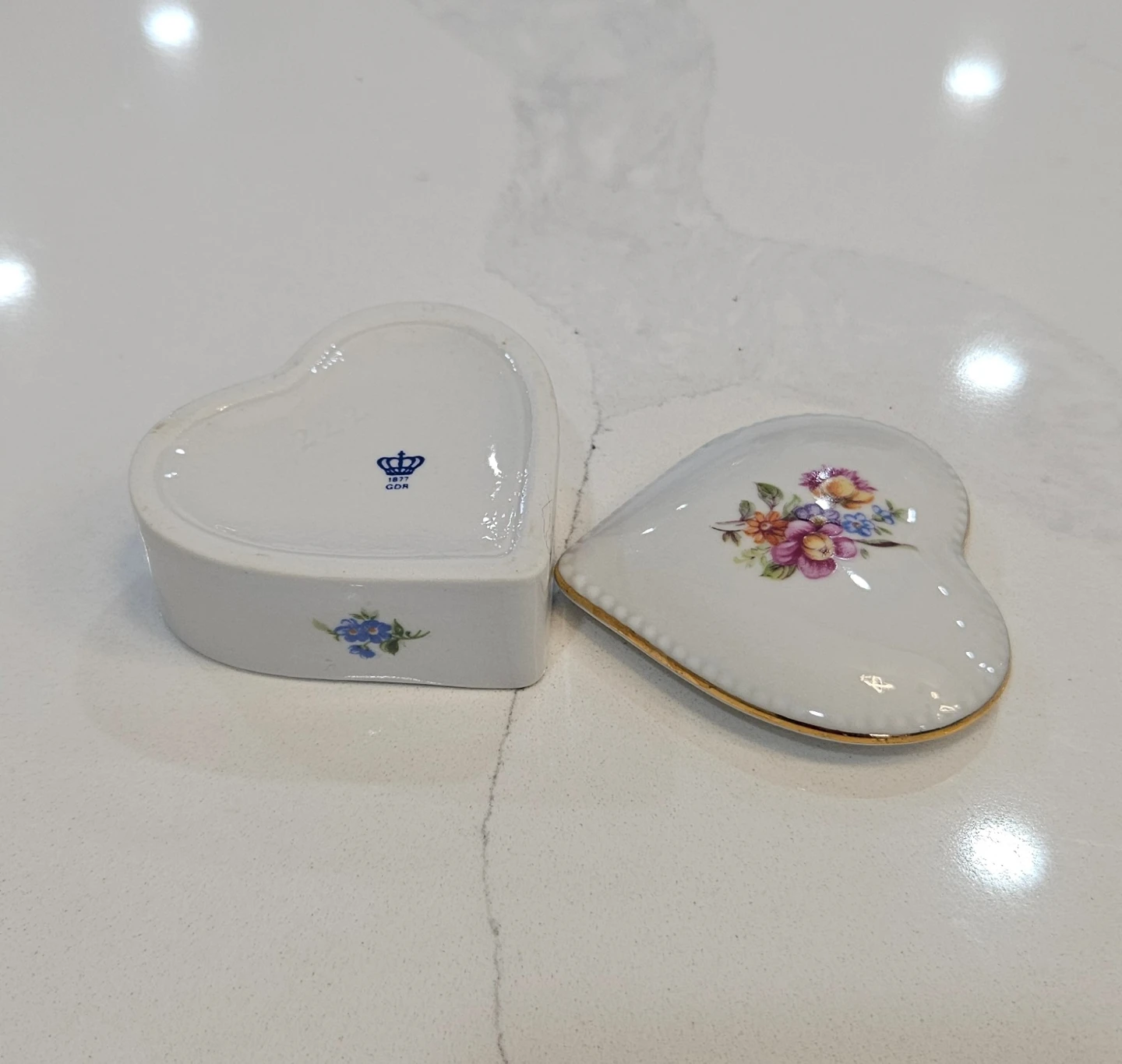 Vintage Heart-Shaped Porcelain Trinket Box - photo 2