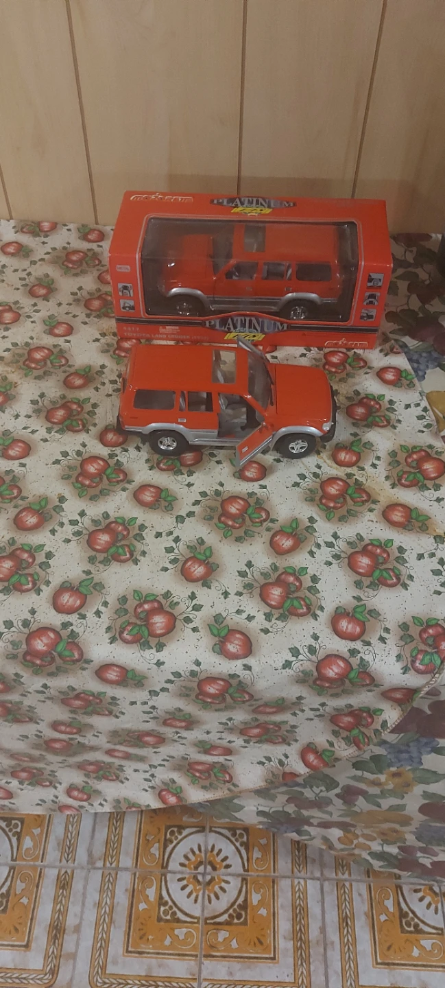 Motorart Platinum Toyota Land Cruiser (1996)