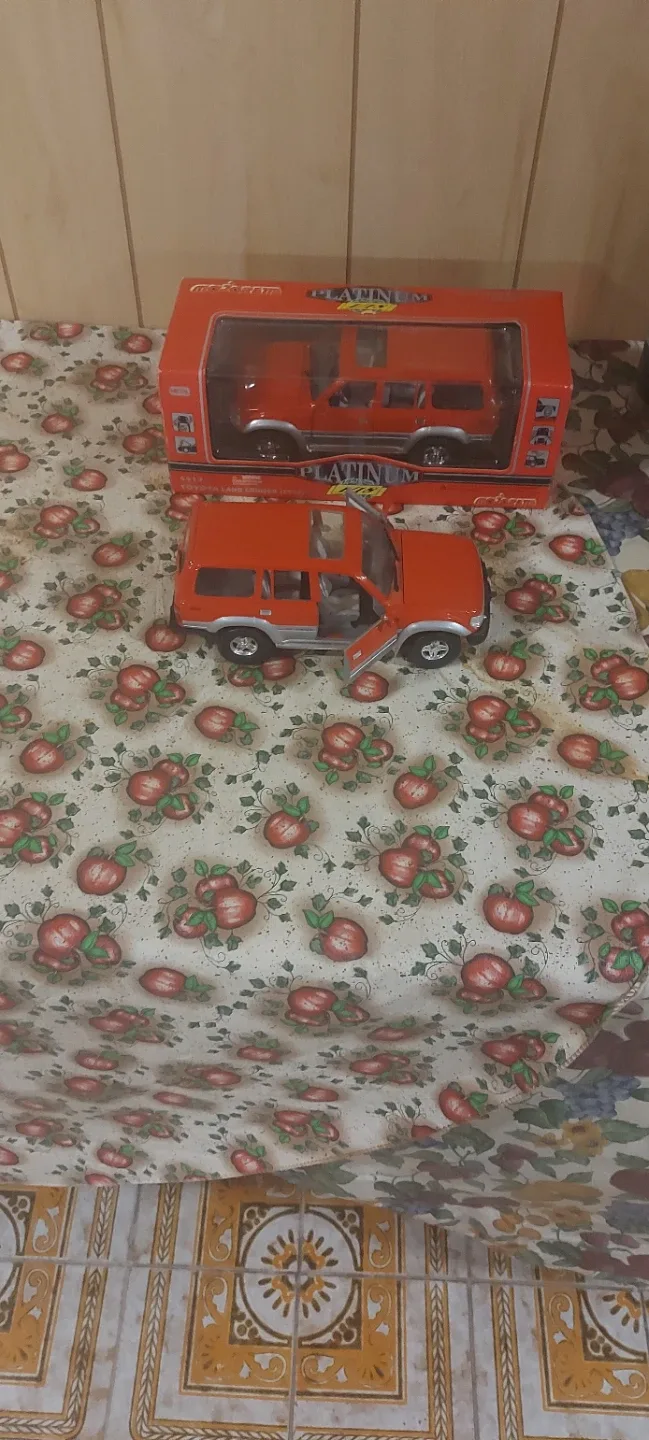 Motorart Platinum Toyota Land Cruiser (1996)