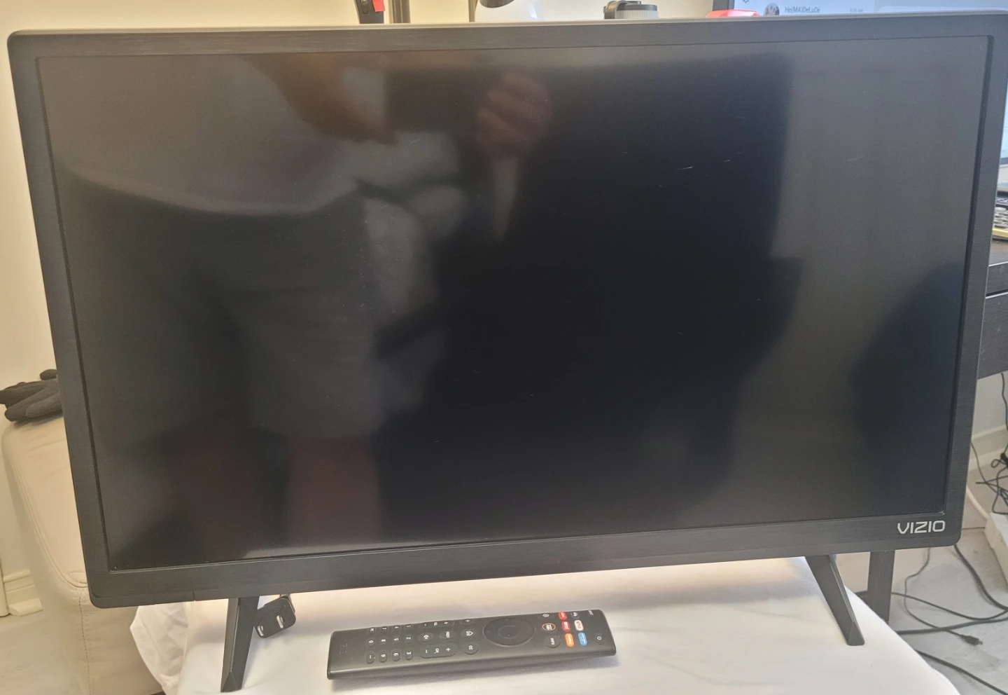 Smart TV Vizio D24h-J09 24" TV with Remote