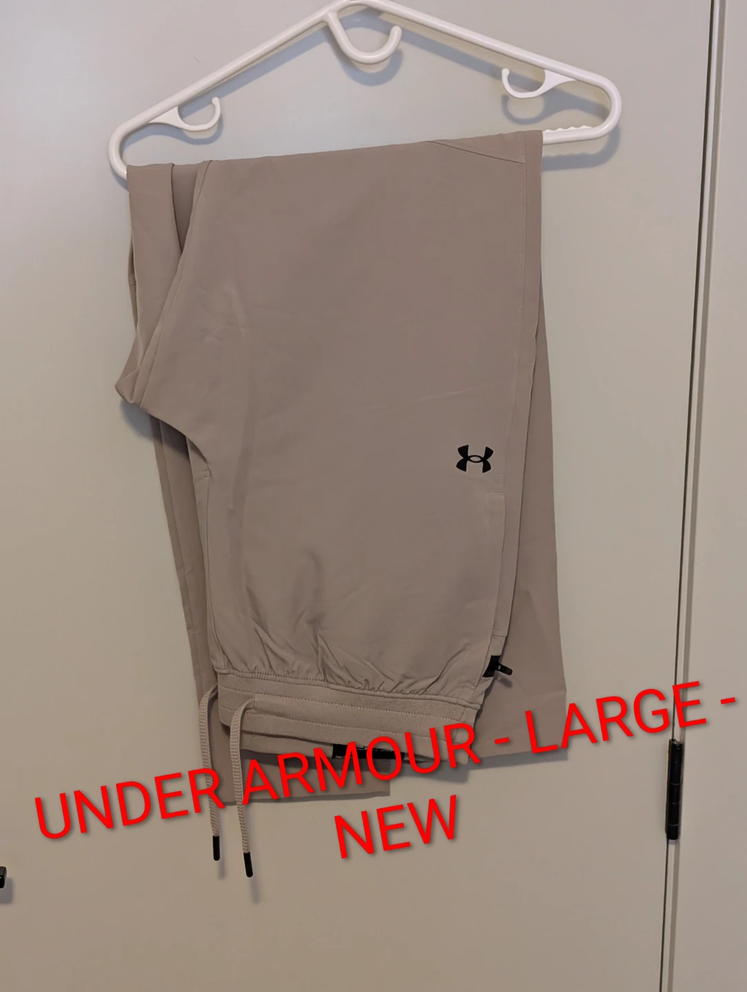 New Under Armour Pants - Large