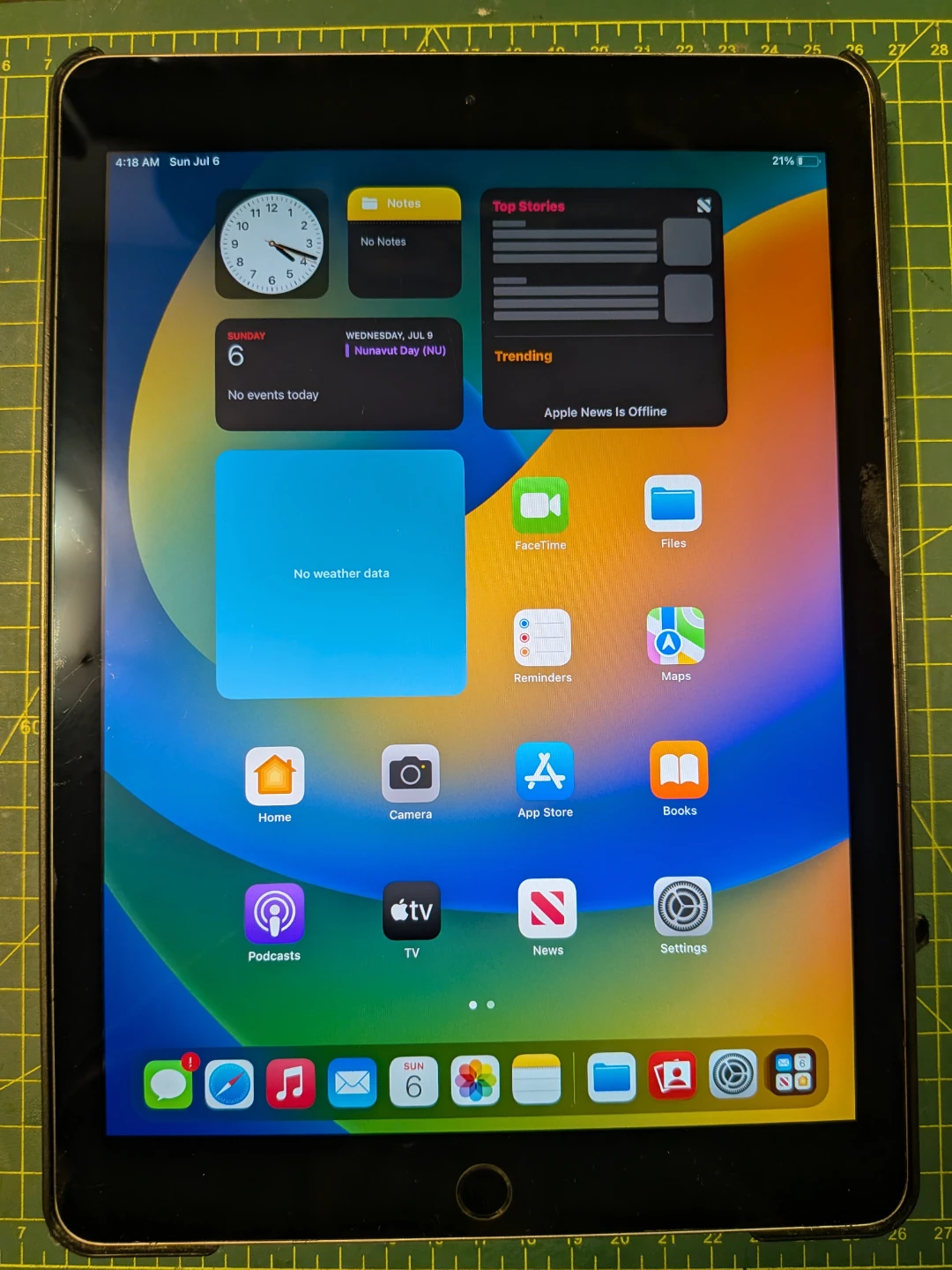 128GB iPad Pro 9.7 with case