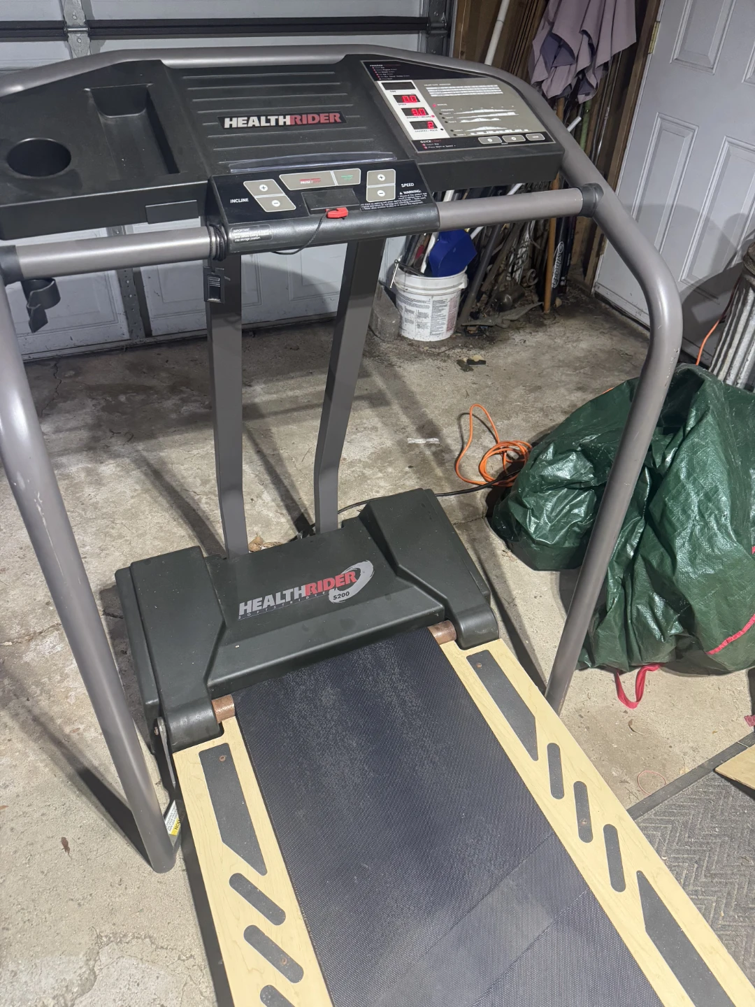FREE HealthRider S200 Treadmill FREE - photo 4
