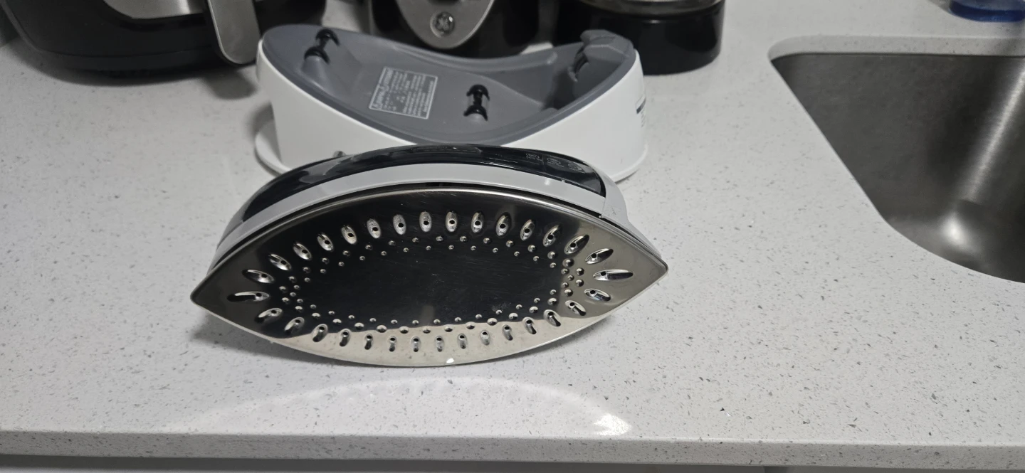 Panasonic NI-WL600 Cordless Iron - photo 2