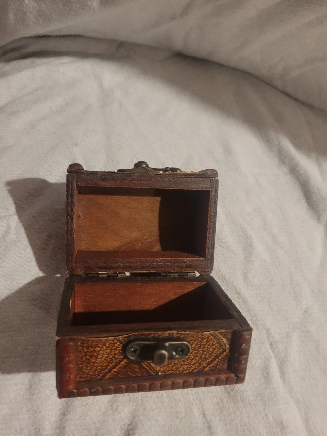 Small Wooden Treasure Chest - photo 2