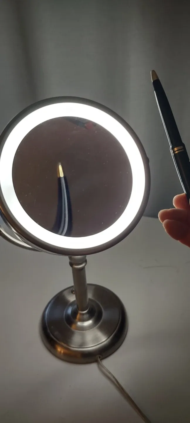 LED  Lighted Magnifying Mirror # cleanout