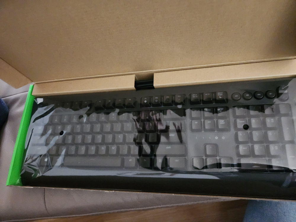 Razer Cynosa V2 True RGB Gaming Keyboard - New in Box! - photo 3