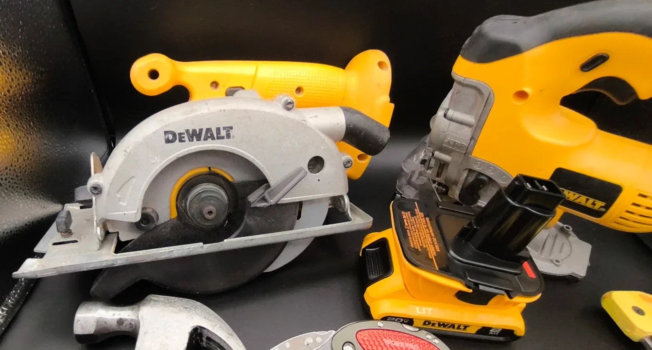 SafeSense Construction & Carpentry Master Kit – DeWalt Edition image indicator(3)