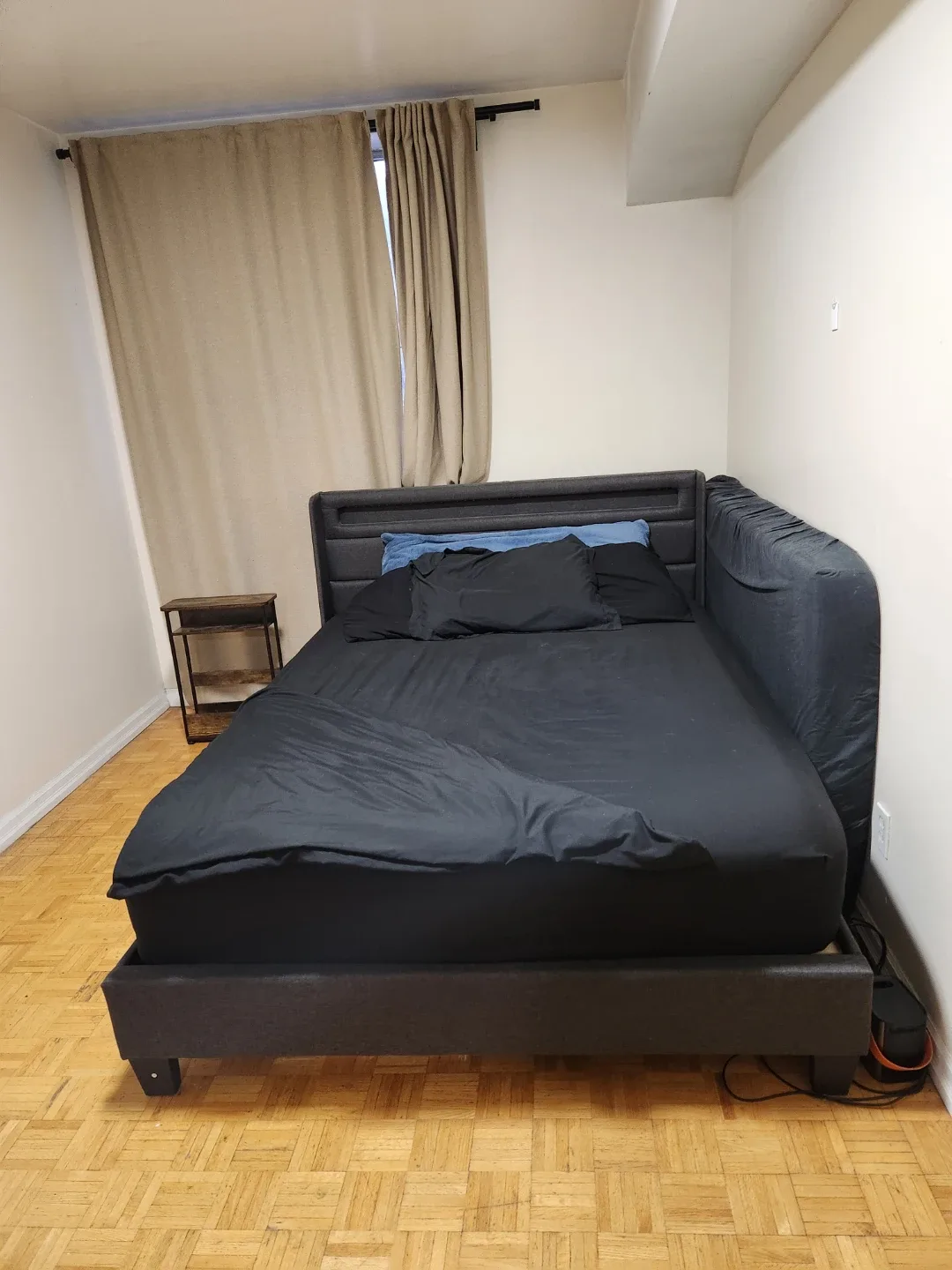 Hourly Photography Room for Rent (Near Eaton Centre!)