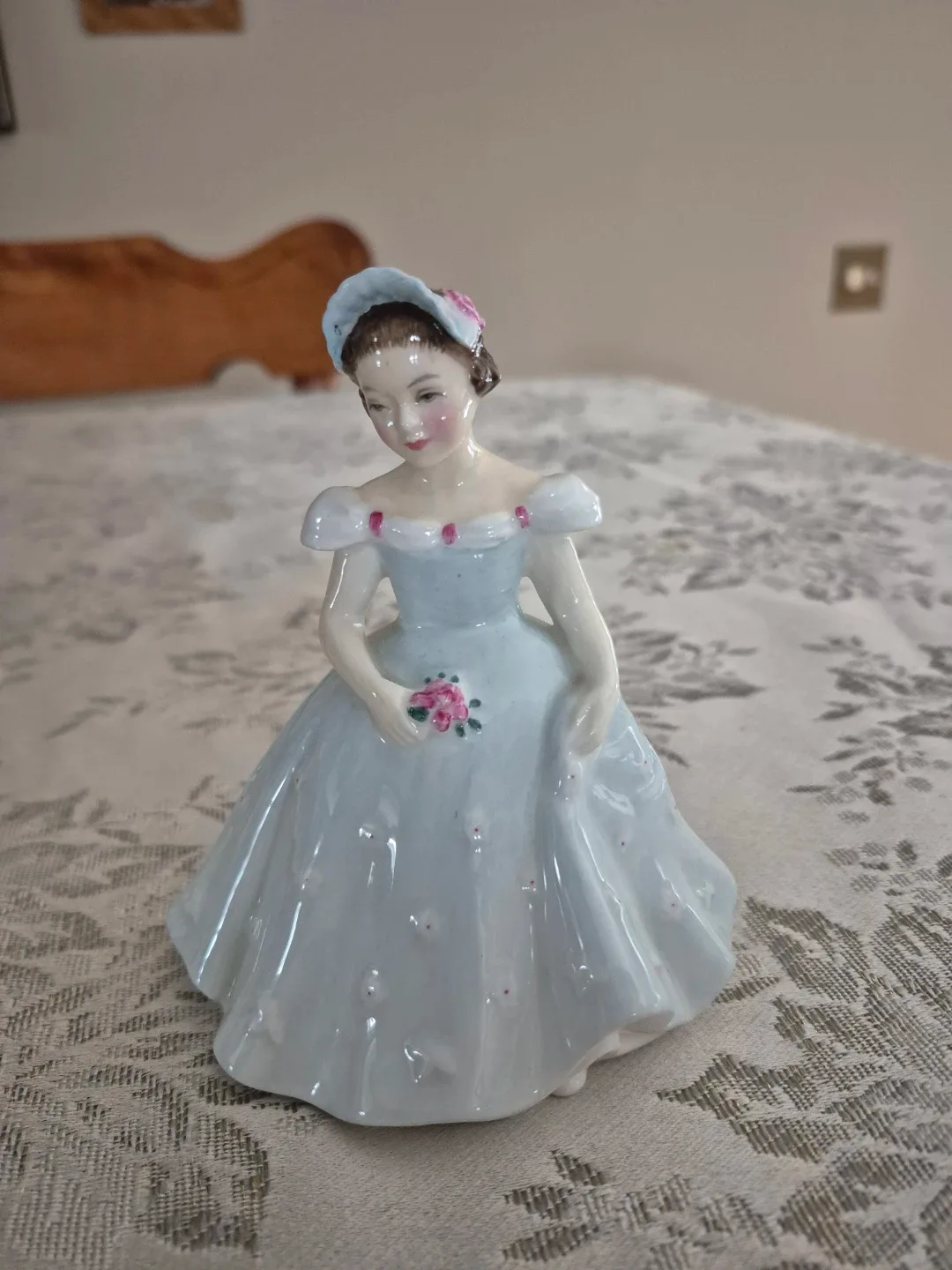 Royal Doulton Figurine - Top O' The Hill
