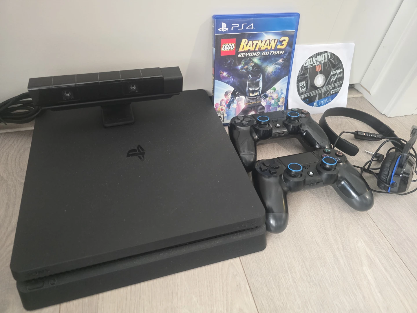 PS4 Slim 1TB + Games & Accessories Bundle