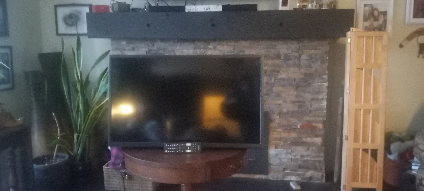 32 inch Flat Screen TV
