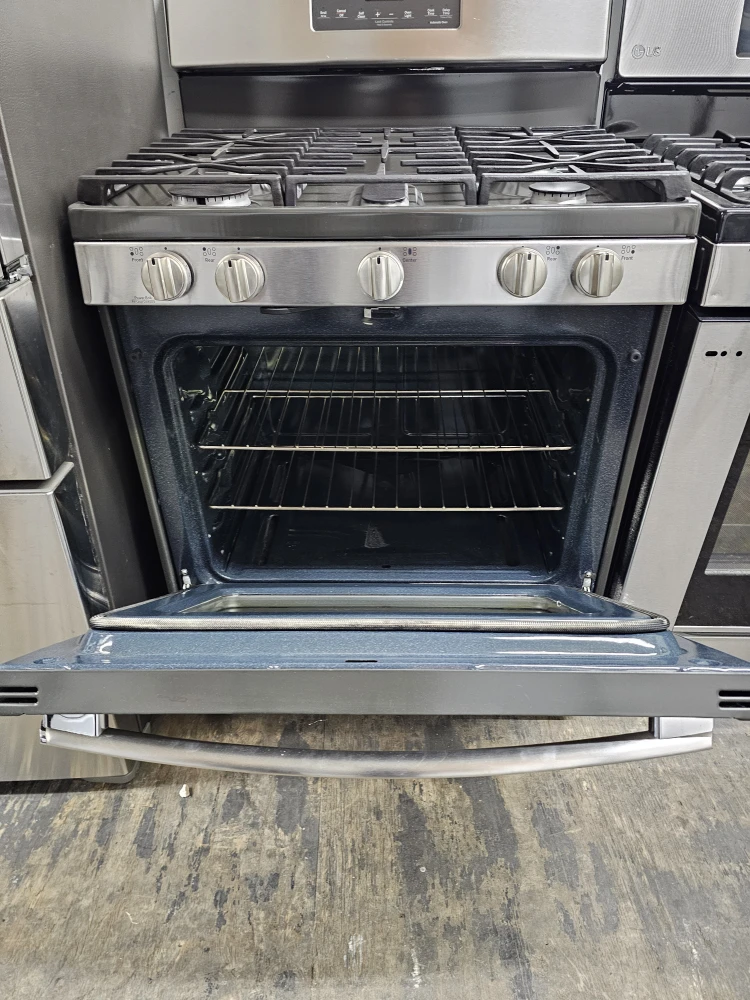 Ge 30in SS gas stove - photo 2