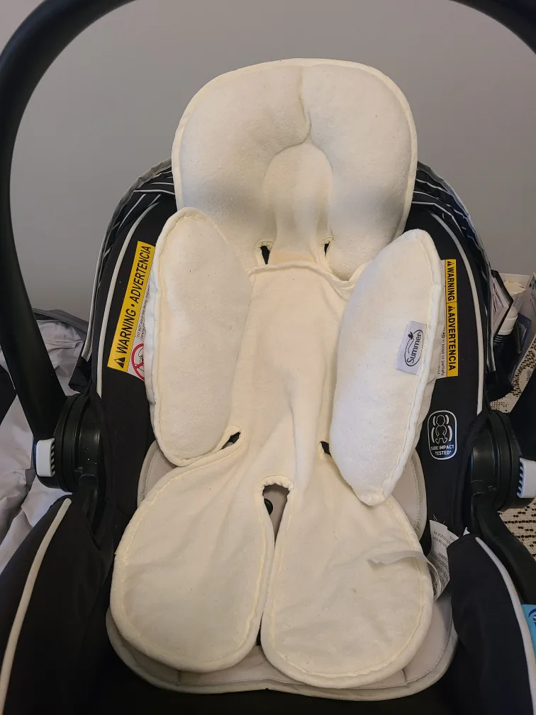 stroller and 2 car seats bundle image indicator(10)