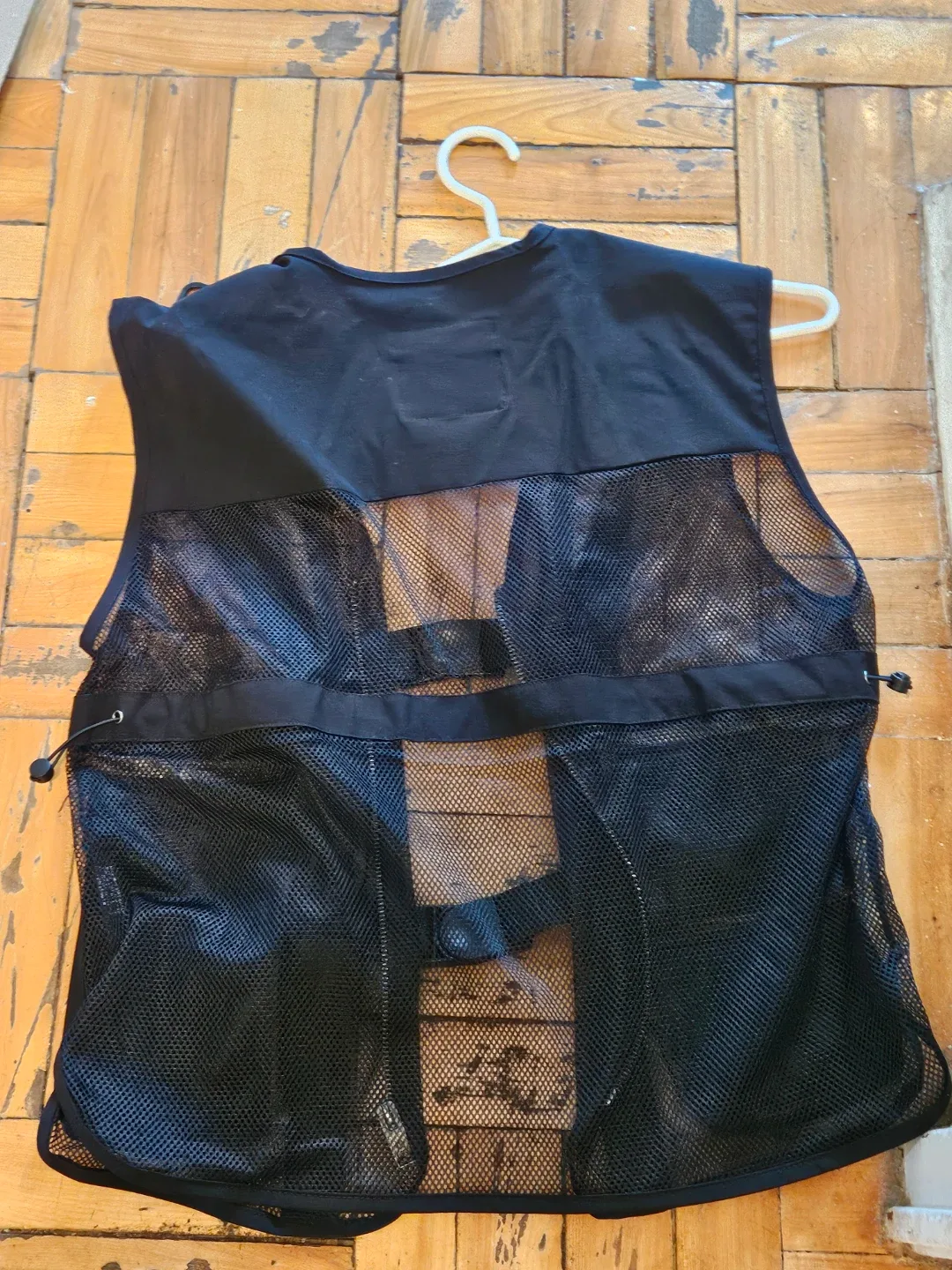 LN)Essentials Hoodie - Size Small image indicator(3)