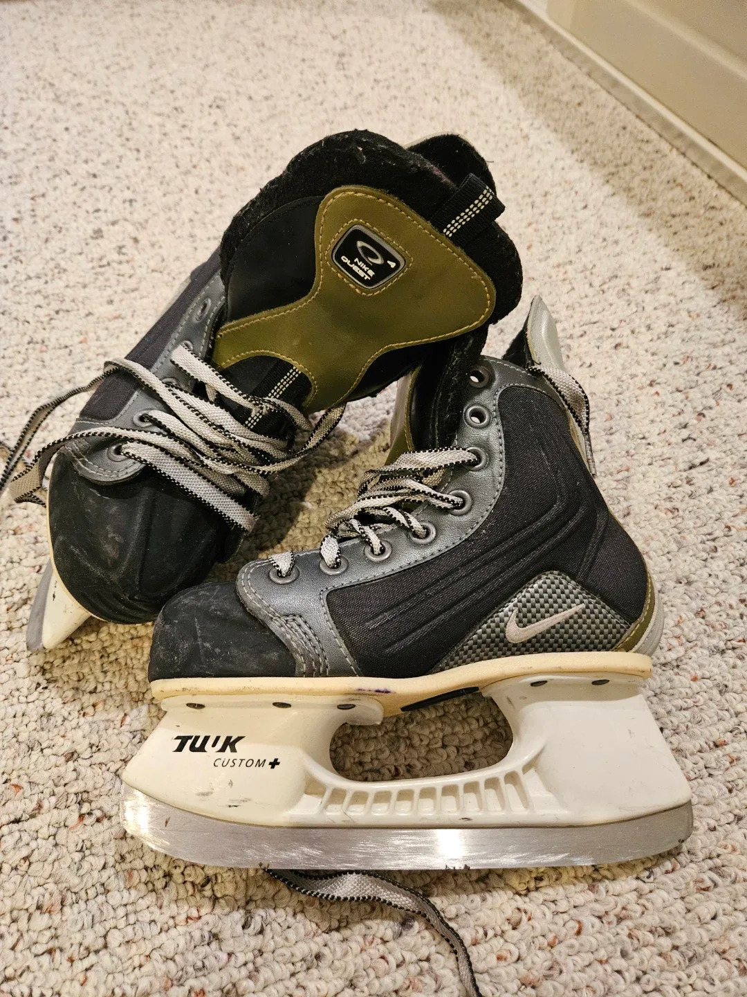 Nike Quest Hockey Skates - Size 1.5D