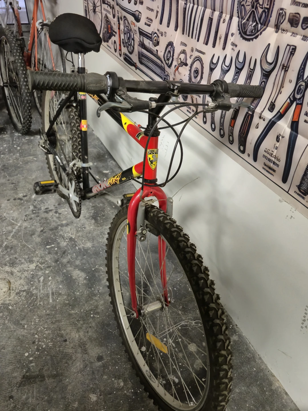 Iron Horse Mountain Bike - Great Condition! - photo 2