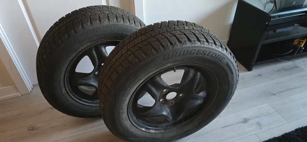 2 Bridgestone Winter Tires image indicator(4)