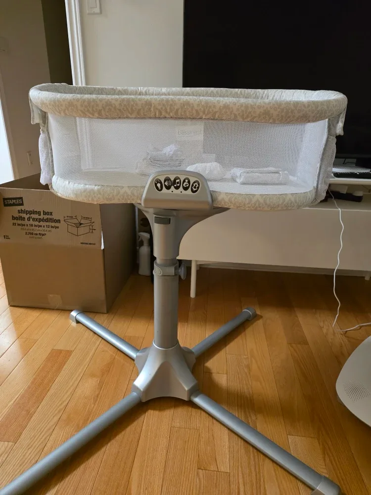 HALO Bassinest Premiere Swivel Sleeper