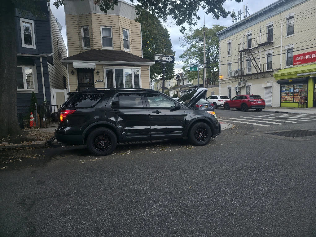 Ford  explorer - photo 2