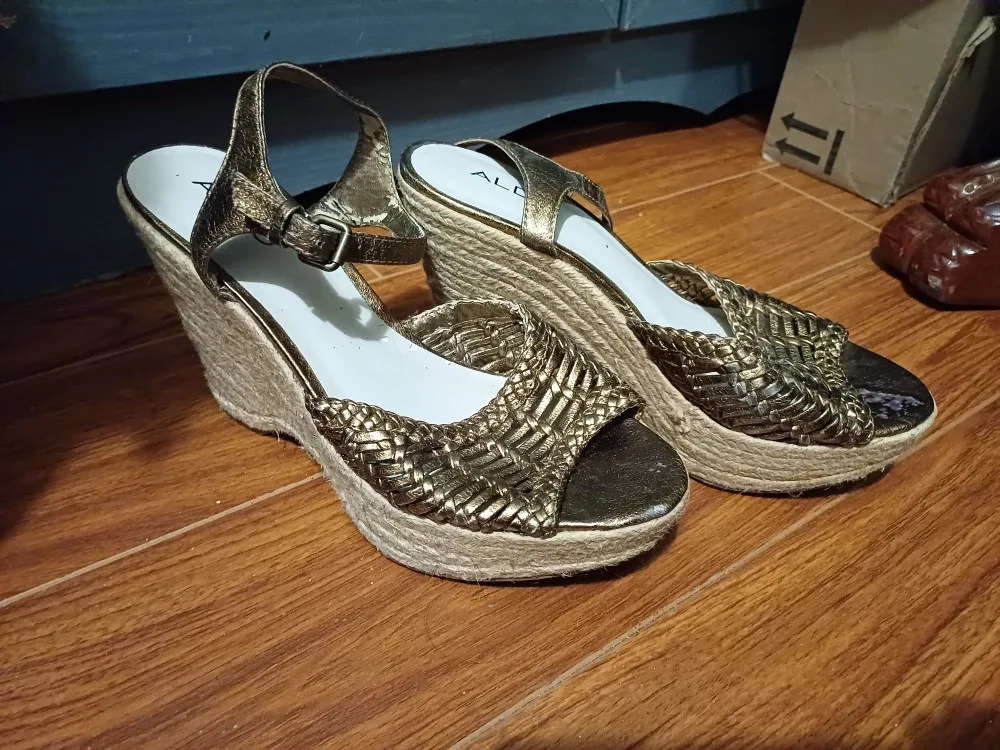 #Cleanout Free Aldo Wedges - Size 7