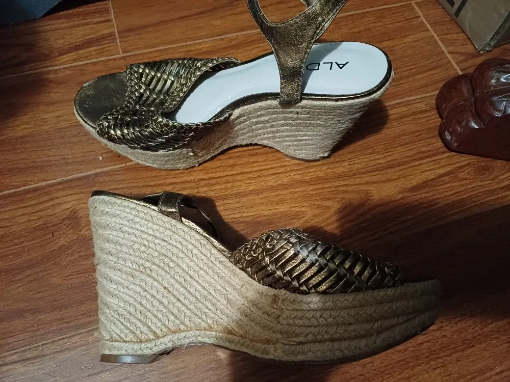 #Cleanout Free Aldo Wedges - Size 7 image indicator(3)