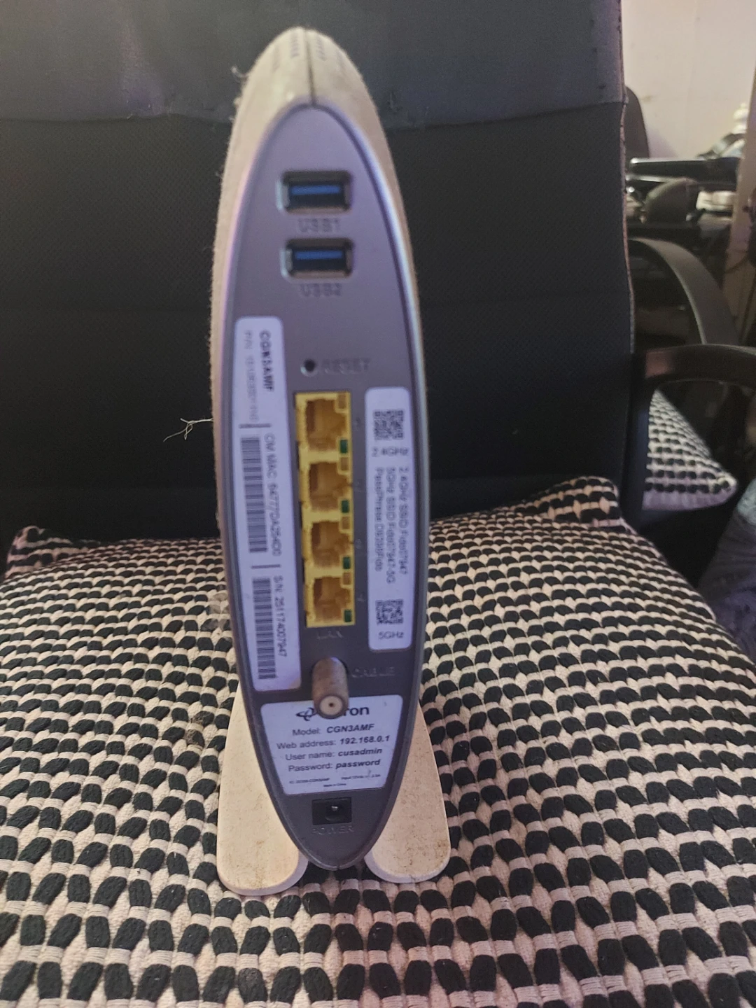 Fido CGN3AMF Internet Modem - photo 3