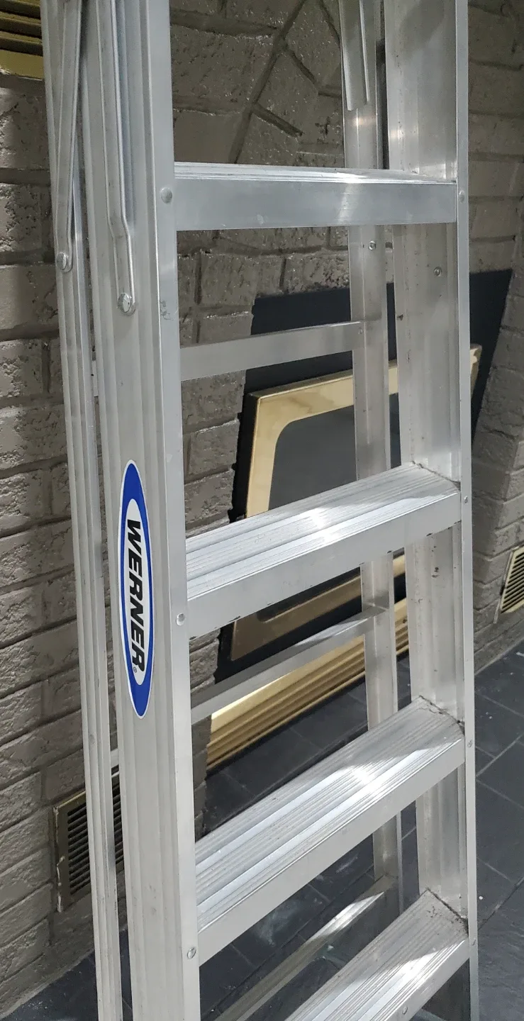 Werner Aluminum Ladder (6 feet) image indicator(2)