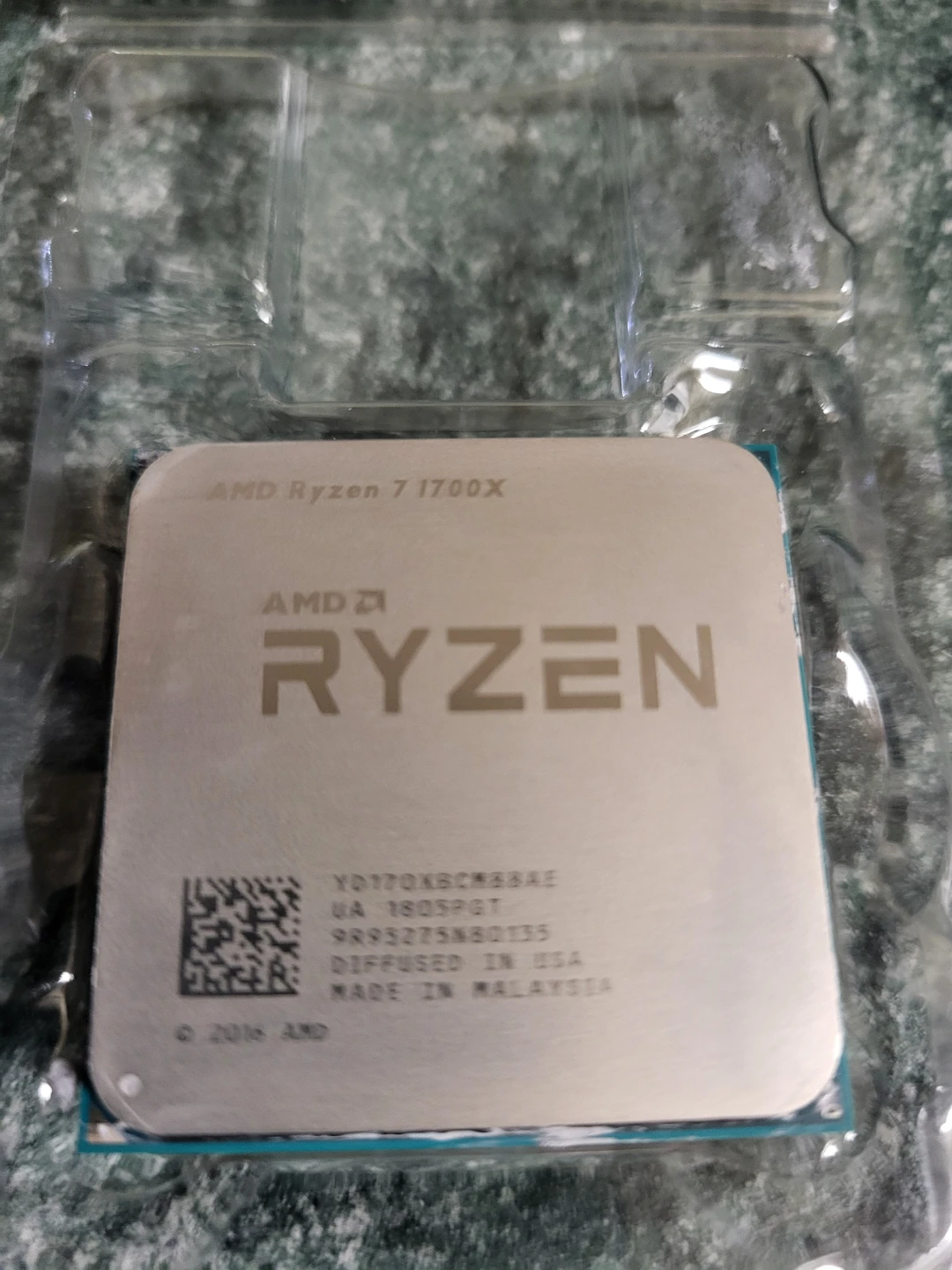 AMD Ryzen 7 1700X CPU with cooler