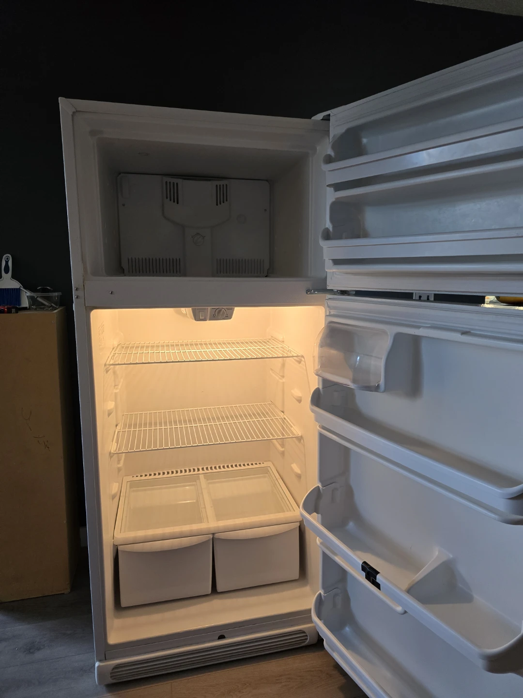 White Top Freezer Refrigerator - photo 2
