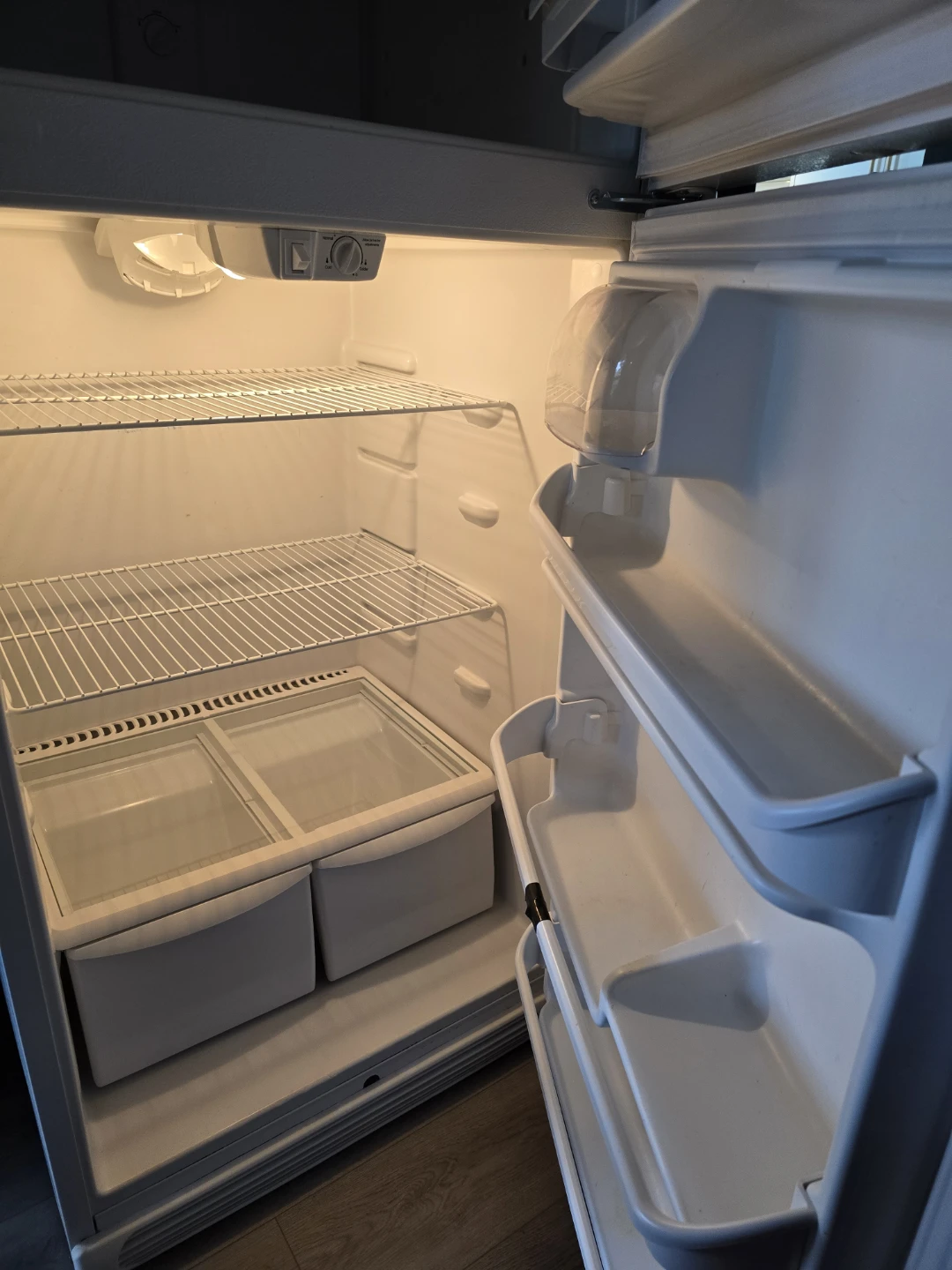 White Top Freezer Refrigerator - photo 4