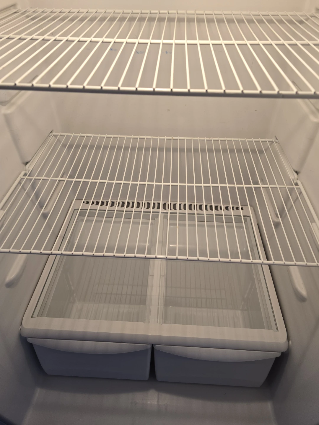 White Top Freezer Refrigerator - photo 5