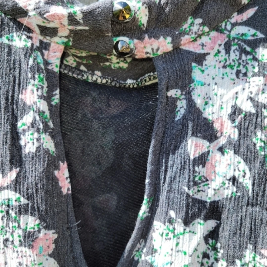 Lush Floral Sleeveless top - photo 4
